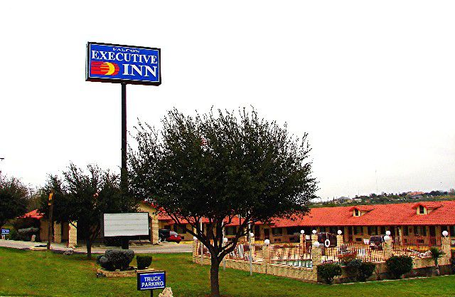 Falcon Executive Inn Zapata Kültér fotó